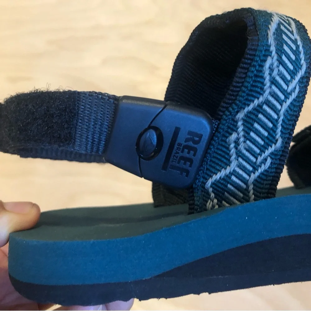 Reef Kids' Green and Black Strap Sandals Size 2 Casual Summer.